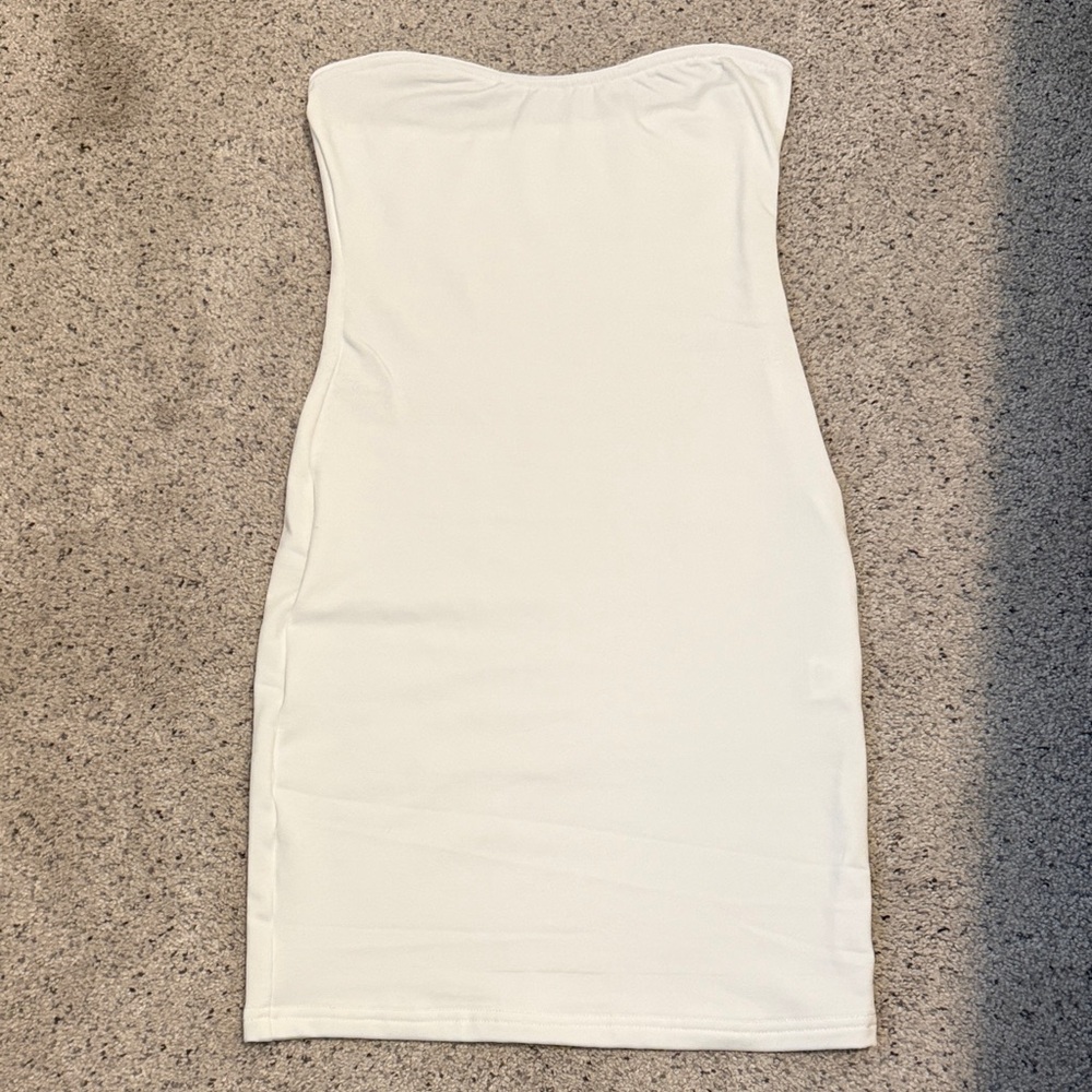 Elegant White Strapless Dress